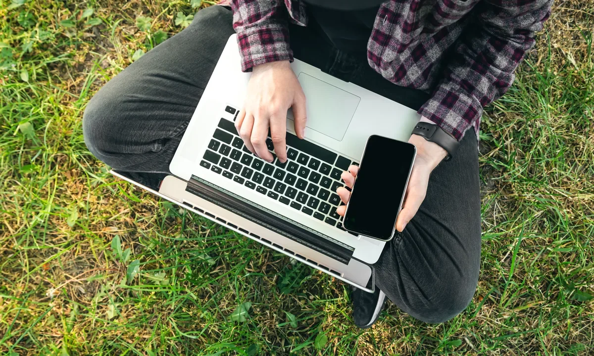 MacBook jako přenosná střižna: video na cestách bez kompromisů