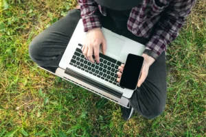 MacBook jako přenosná střižna: video na cestách bez kompromisů