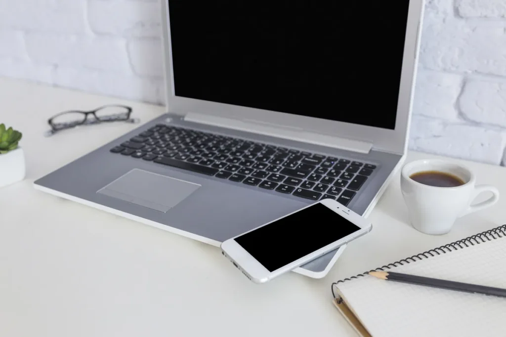 MacBook jako přenosná střižna: video na cestách bez kompromisů